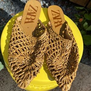 𝐙𝐀𝐑𝐀 𝐖𝐎𝐕𝐄𝐍 𝐌𝐔𝐋𝐄 𝐅𝐋𝐀𝐓𝐒